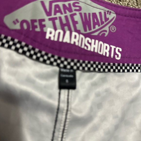 Vans off the wall abstract board shorts, sz 5, beach, surf, great cond - Picture 6 of 7